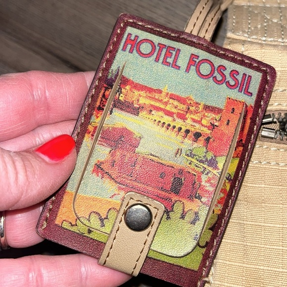 Fossil world traveler / messenger bag - unisex - comes luggage tag - preowned - Picture 3 of 13